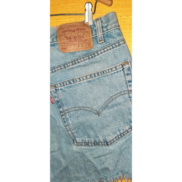 - LEVI'S JEANS CUT OFF PLUS SIZE SHORTS - Picture 7 of 8